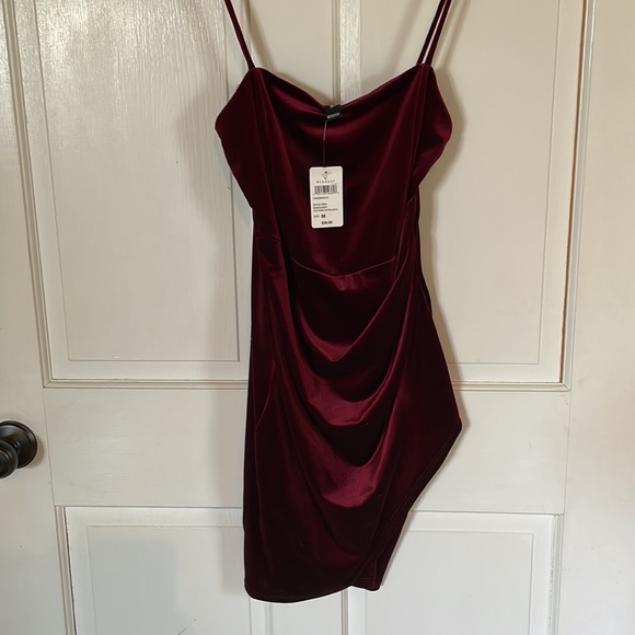 Windsor Windsor Red Velvet Midi Dress | Sz: M | Color: Red Windsor Windsor Red Velvet Midi Dress | Sz: M | Color: Red